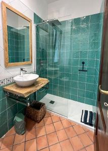 MareLuna Sea within walking distance, Pool and Double Bathroom
