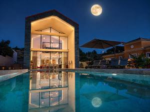Luxury Villa Galaxy by Alicia Manstein 15m pool