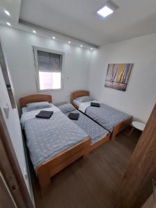Serbian home with swimming pool - free parking