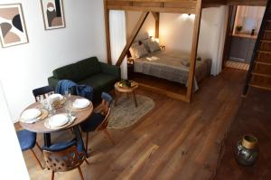 Piernikowy Loft - dwupoziomowy loft w zabytkowej kamienicy