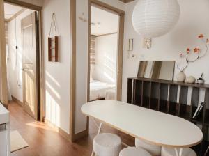 2BR, 3bed APT, Cozy Jongam