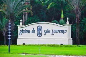 Flat lindo a 120 metros da praia de Riviera de São Lourenço até 4 pessoas