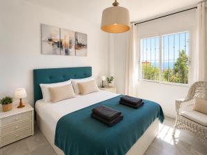 Torremolinos Sea View Townhouse, Pool, BBQ & Workspace - Magnolia Properties