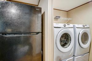 Golf, Beaches & More! Pet-Friendly Home in Leland