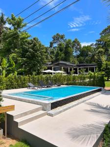 Tropical Haven House Pool Fiber Smart TV