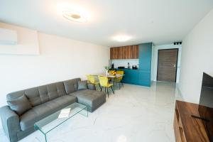 Skyline Apartments - Sea View, Pools, SPA&Free Parking