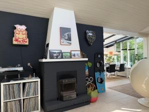 Bungalow Like a Rolling Stone