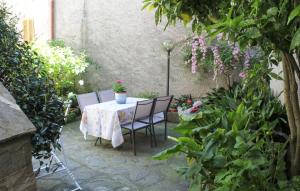 Awesome Apartment In Verni Lu With Wifi