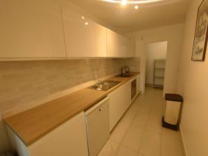 3 bedroom and salon, 5min walk to metro La Défense
