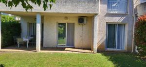 Appartement 2 chambres avec Piscine et accès direct à la mer