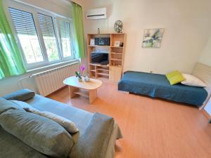 SANDRA 4 Apartment with terrace near the sea and beach