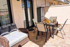 Kristall Lago Pool-View Apartment + Balcony - Happy Rentals