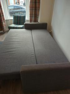 Cosy 2 Bedroom - sleeps 6 - free street parking