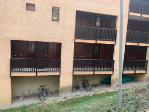 studio by the lake, at the foot of the ski resort