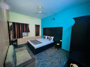 Gaurav Boarding House