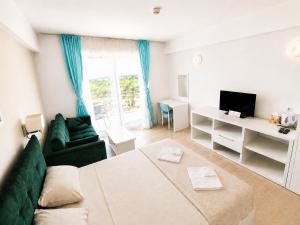 Blooming by the Sea - camere cu vedere frontală spre mare