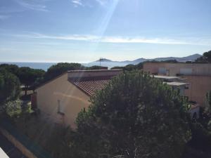 Appartement bord de plage pour 4 avec climatisation et parking - FR-1-837-63