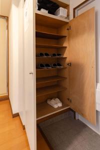 Apt 5-min Walk to Matsuyama City Station Up to 4 Guests