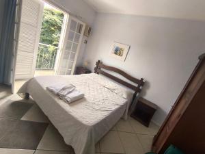 "Cantinho das serestas" em flats com piscina, sem café