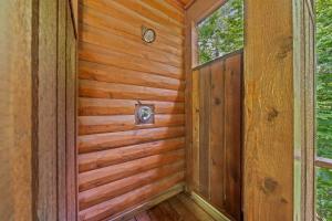 Twilight Pines - Dreamy Cabin w Hot Tub & optional Kids Loft