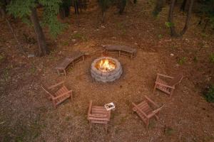 Twilight Pines - Dreamy Cabin w Hot Tub & optional Kids Loft