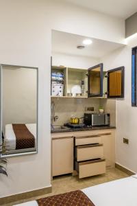 JMD LUXE STAY, DLF Phase 1, Golf Course Road