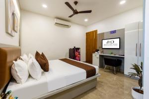 JMD LUXE STAY, DLF Phase 1, Golf Course Road