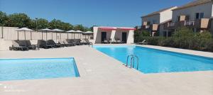 Bel appartement confortable et cosy en résidence avec piscine à 5 mn de la mer