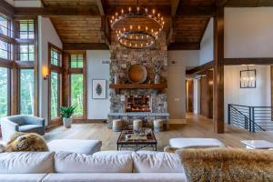 Twin Boulder Lodge at Eagles Nest