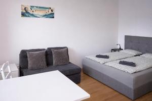 The white Nest Apartment near City Center