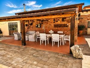 Il Casale di Lucullo-Holiday Home with Pool and Spa-