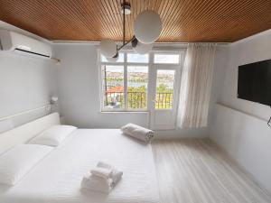i1 Studios by Tram with Seaview, Jacuzzi Rooms
