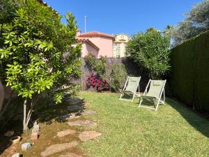 Villa con jardín en Oliva Nova Golf a 100m de la playa