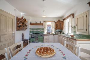 Traditional House Kal Garden & Jacuzzi - Happy Rentals