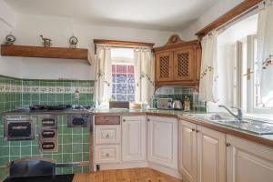 Traditional House Kal Garden & Jacuzzi - Happy Rentals