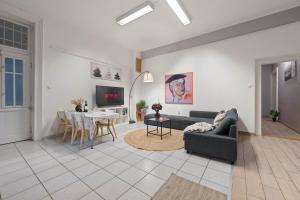 Grand Synagogue Quarter - 4BR Art-Filled Flat