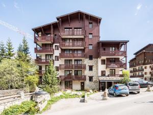 Studio rénové avec mezzanine – Centre Val-dIsère - FR-1-518-123