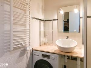 Studio avec balcon au centre de Brides-les-Bains, WiFi et parking - FR-1-512-266