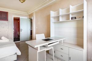 Honeymoon Beach View Aprt - Central City Location - Fast Wi-Fi