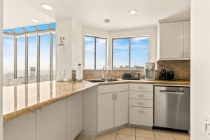 Ocean Front - 4 Bedroom Manhattan Beach Penthouse
