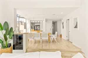 Ocean Front - 4 Bedroom Manhattan Beach Penthouse