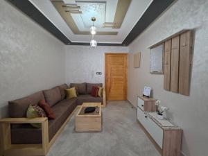 Azure Breeze Retreat - Mediterranean Comfort