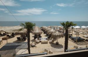Seafront Apartment with Panoramic Terrace