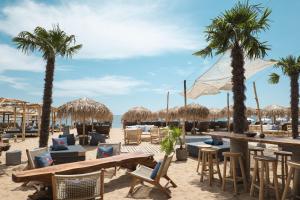 Seafront Apartment with Panoramic Terrace