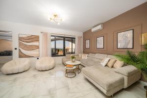 Luxury residence Nea with jacuzzi and sea view