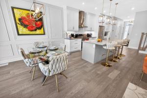 Luxury Niagara 3 Bdr Townhouse Garage