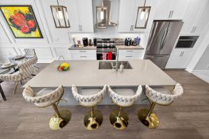 Luxury Niagara 3 Bdr Townhouse Garage