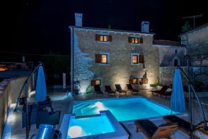 Villa Sagri - heated pool 
