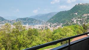 Spazioso Apt con Balcone vista Lago Como 7 Ospiti