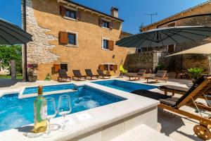 Villa Sagri - heated pool